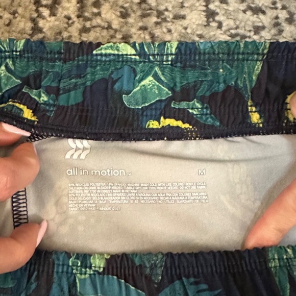 All In Motion Mens Swim Trunks. Size Medium - Picture 3 of 3